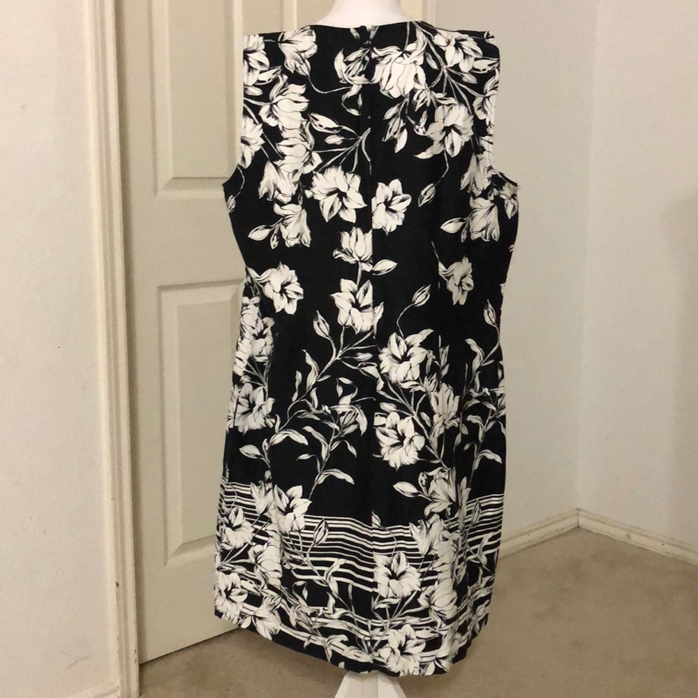 NY Collection Plus Size Printed Sheath Dress - Picture 4 of 5